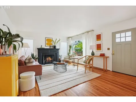 1825 SE Clatsop Street Portland OR 97202