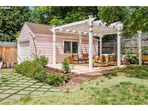 1825 SE Clatsop Street Portland OR 97202