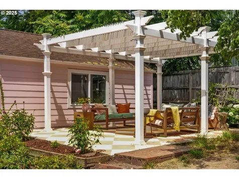 1825 SE Clatsop Street Portland OR 97202
