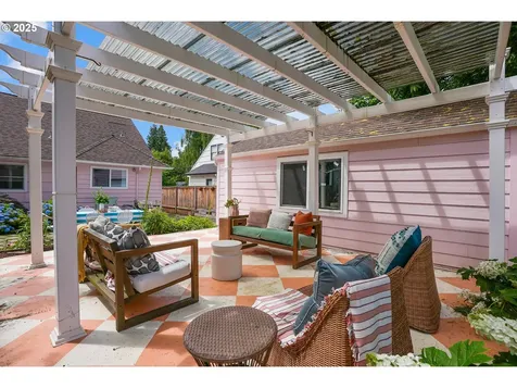 1825 SE Clatsop Street Portland OR 97202