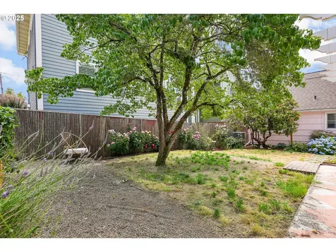 1825 SE Clatsop Street Portland OR 97202