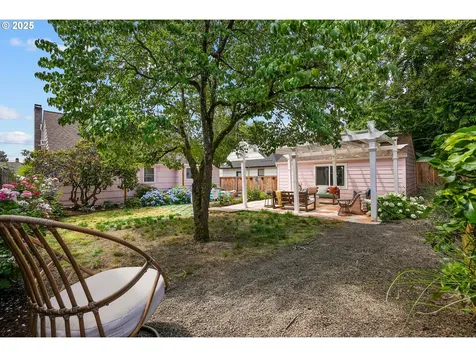 1825 SE Clatsop Street Portland OR 97202