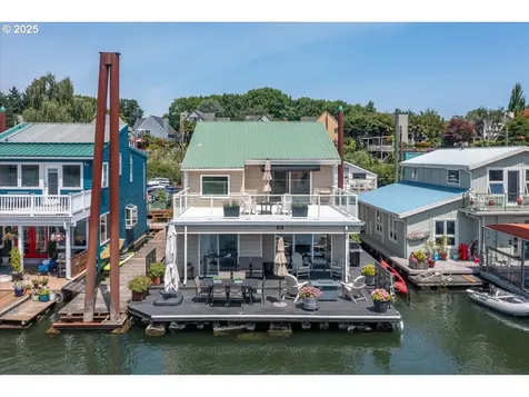 460 N Tomahawk Island Drive Portland OR 97217