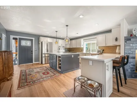 460 N Tomahawk Island Drive Portland OR 97217