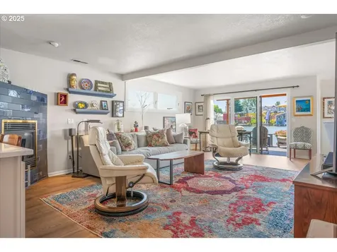 460 N Tomahawk Island Drive Portland OR 97217