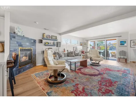 460 N Tomahawk Island Drive Portland OR 97217