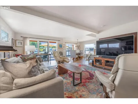 460 N Tomahawk Island Drive Portland OR 97217