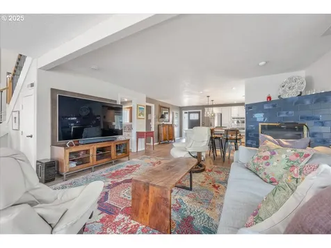 460 N Tomahawk Island Drive Portland OR 97217