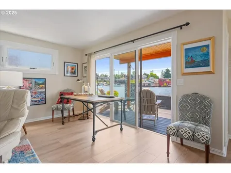 460 N Tomahawk Island Drive Portland OR 97217