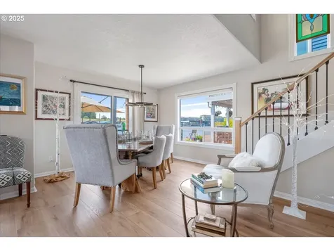 460 N Tomahawk Island Drive Portland OR 97217