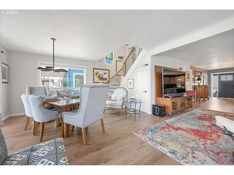 460 N Tomahawk Island Drive Portland OR 97217