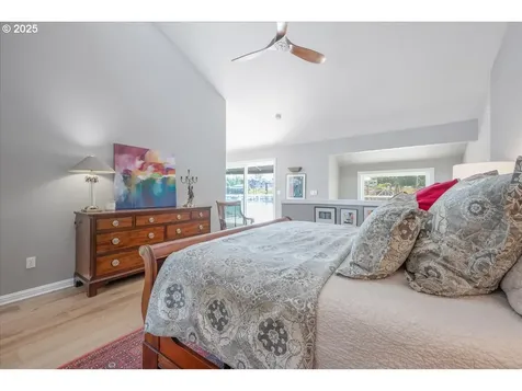460 N Tomahawk Island Drive Portland OR 97217