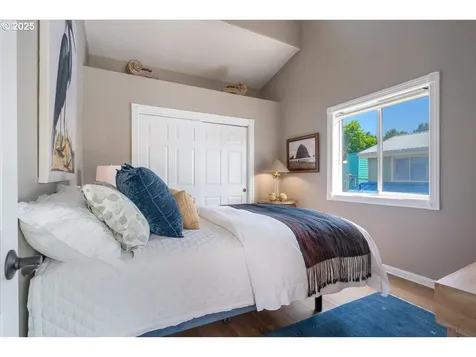 460 N Tomahawk Island Drive Portland OR 97217
