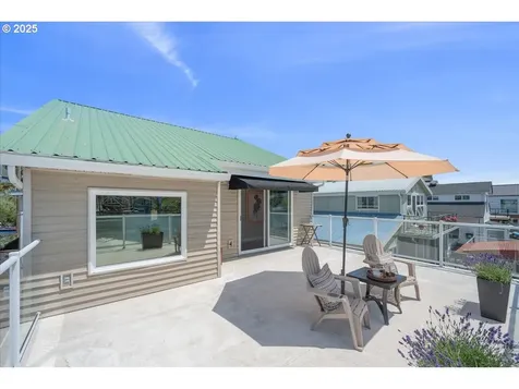 460 N Tomahawk Island Drive Portland OR 97217