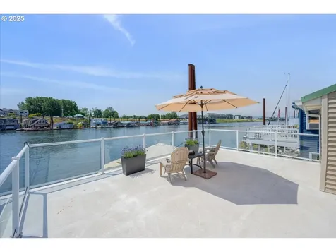 460 N Tomahawk Island Drive Portland OR 97217