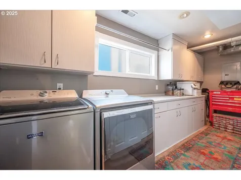 460 N Tomahawk Island Drive Portland OR 97217