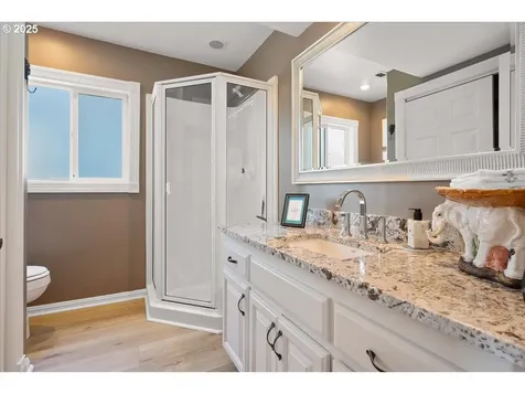 460 N Tomahawk Island Drive Portland OR 97217