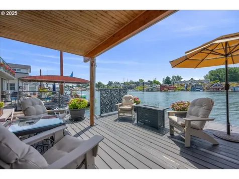 460 N Tomahawk Island Drive Portland OR 97217