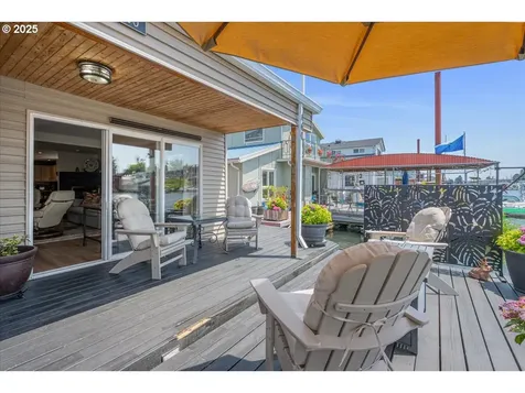 460 N Tomahawk Island Drive Portland OR 97217