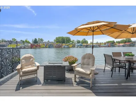 460 N Tomahawk Island Drive Portland OR 97217
