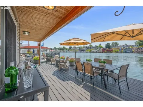 460 N Tomahawk Island Drive Portland OR 97217