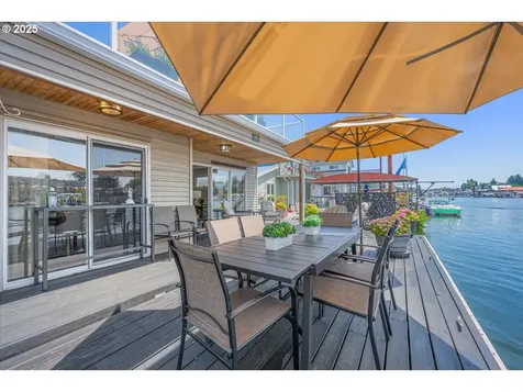 460 N Tomahawk Island Drive Portland OR 97217