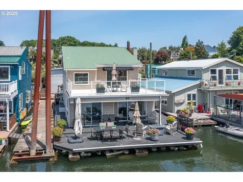 460 N Tomahawk Island Drive Portland OR 97217