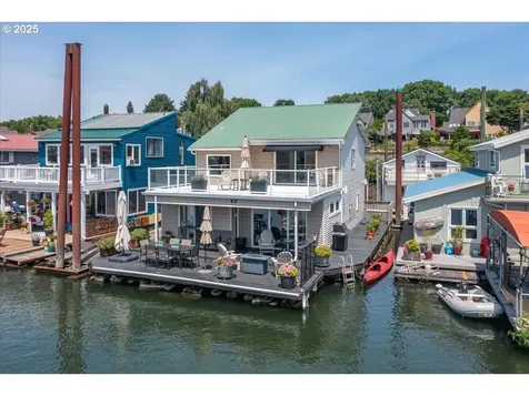 460 N Tomahawk Island Drive Portland OR 97217