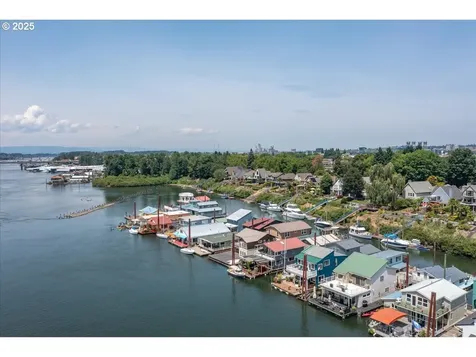 460 N Tomahawk Island Drive Portland OR 97217