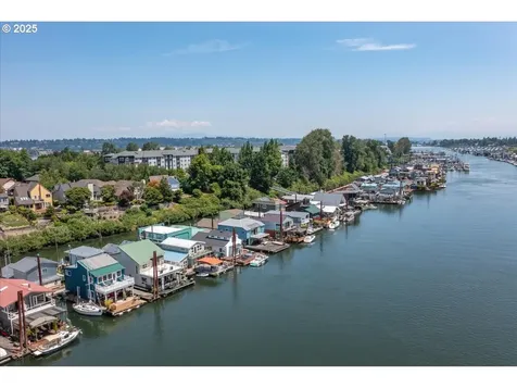 460 N Tomahawk Island Drive Portland OR 97217