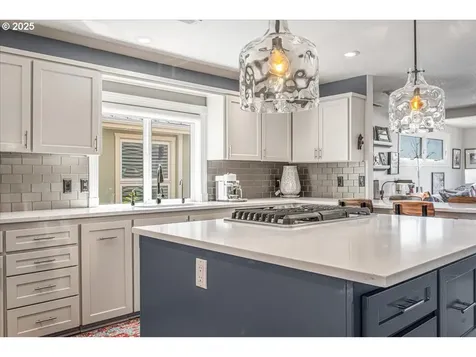 460 N Tomahawk Island Drive Portland OR 97217