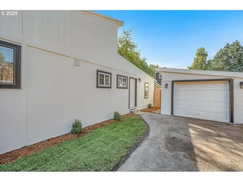 8125 SE 52nd Avenue Portland OR 97206