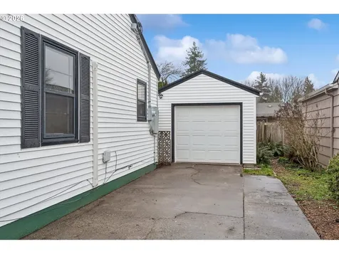 7630 NE Stanton Street Portland OR 97213