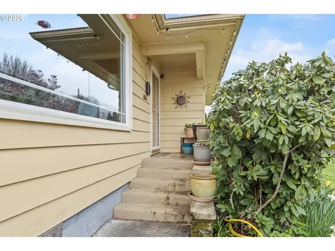 408 SW Chapman Street Sheridan OR 97378