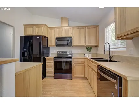 643 S 13th Avenue Cornelius OR 97113