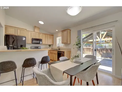 643 S 13th Avenue Cornelius OR 97113
