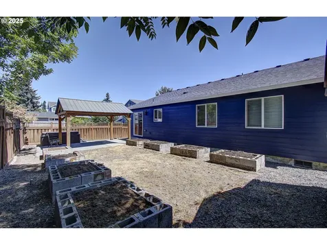 643 S 13th Avenue Cornelius OR 97113