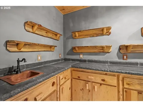 39577 SE Kitzmiller Road Eagle Creek OR 97022