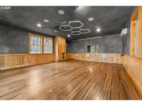 39577 SE Kitzmiller Road Eagle Creek OR 97022