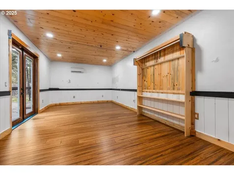 39577 SE Kitzmiller Road Eagle Creek OR 97022