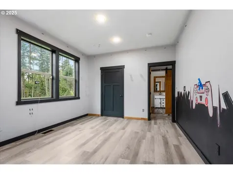 39577 SE Kitzmiller Road Eagle Creek OR 97022