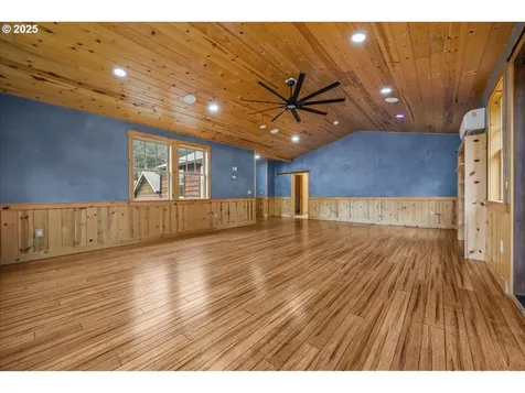39577 SE Kitzmiller Road Eagle Creek OR 97022