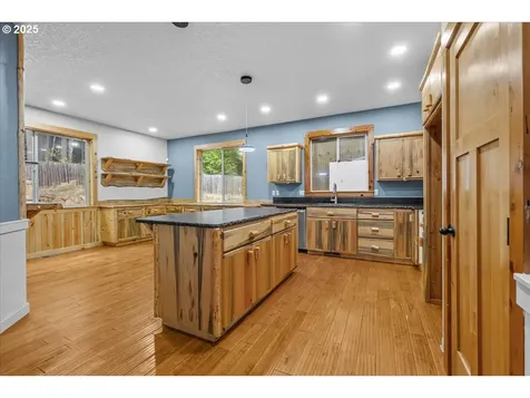 39577 SE Kitzmiller Road Eagle Creek OR 97022