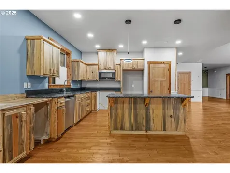 39577 SE Kitzmiller Road Eagle Creek OR 97022