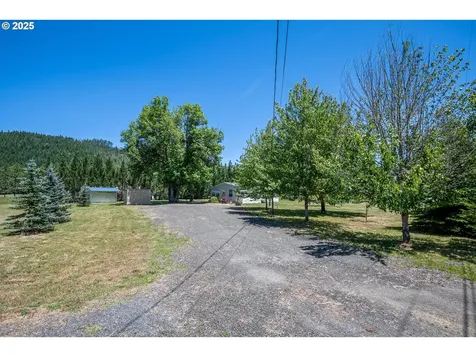 23056 N Umpqua Highway Idleyld Park OR 97447