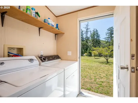23056 N Umpqua Highway Idleyld Park OR 97447