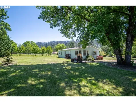23056 N Umpqua Highway Idleyld Park OR 97447