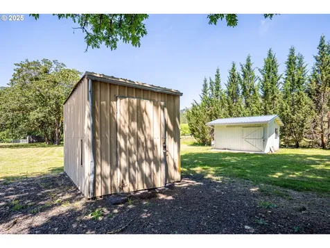 23056 N Umpqua Highway Idleyld Park OR 97447