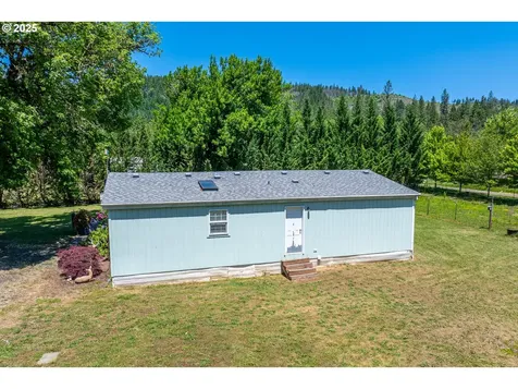 23056 N Umpqua Highway Idleyld Park OR 97447