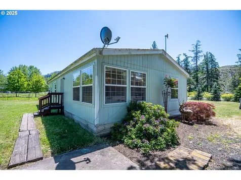 23056 N Umpqua Highway Idleyld Park OR 97447